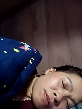 Snapshot of -Luni- chatting on July 17, 2026, 1:41 pm -Luni- online show from July 17, 2026, 1:41 pm