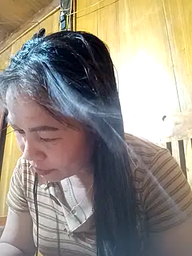 Snapshot of -Luni- chatting on April 14, 2026, 11:37 am -Luni- online show from April 14, 2026, 11:37 am