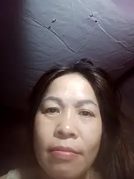 Snapshot of -Luni- chatting on May 29, 2026, 9:54 pm -Luni- online show from May 29, 2026, 9:54 pm