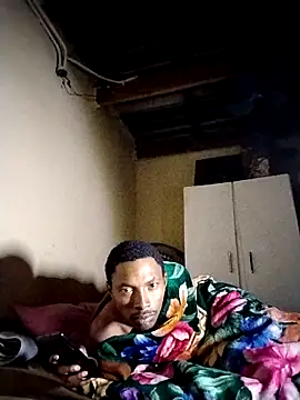 Snapshot of alphamale25 chatting on April 8, 2026, 11:06 pm alphamale25 online show from April 8, 2026, 11:06 pm