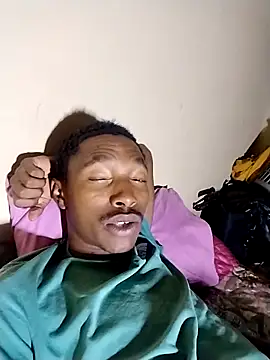 Snapshot of alphamale25 chatting on April 7, 2026, 10:55 pm alphamale25 online show from April 7, 2026, 10:55 pm