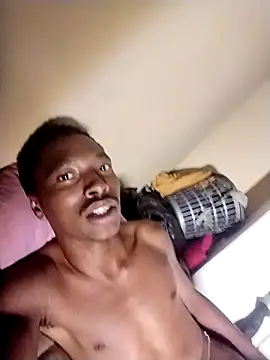 Snapshot of alphamale25 chatting on April 6, 2026, 10:33 pm alphamale25 online show from April 6, 2026, 10:33 pm