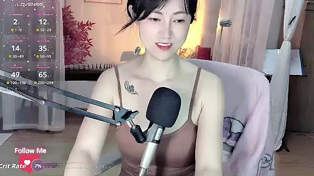 noomi-1111 online show from May 24, 2026, 1:55 pm