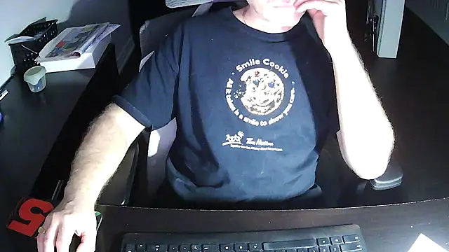Shalun2000 online show from May 10, 2026, 3:32 am