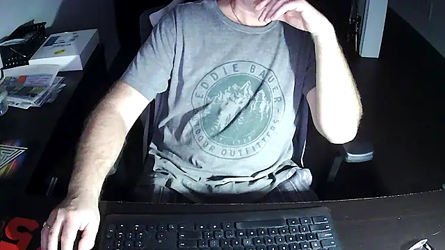 Shalun2000 online show from April 24, 2026, 1:51 am