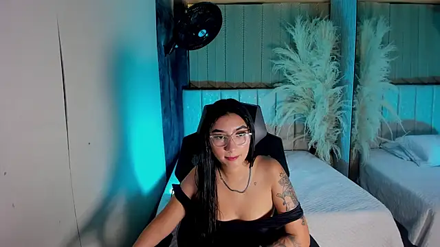 Snapshot of KendallMeyers chatting on April 19, 2026, 4:57 am KendallMeyers online show from April 19, 2026, 4:57 am