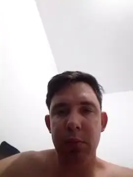 Roger1986  online show from April 9, 2026, 2:46 am