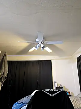 Snapshot of JpSmith04 chatting on April 3, 2026, 11:44 pm JpSmith04 online show from April 3, 2026, 11:44 pm