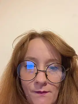 isabellasara online show from April 7, 2026, 10:44 pm