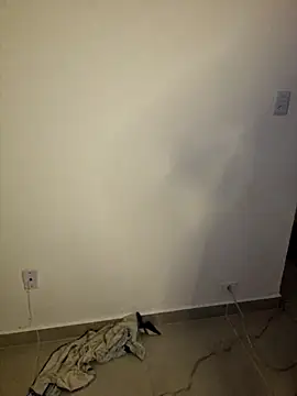 Daniellesafada online show from April 15, 2026, 7:47 am