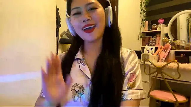 Snapshot of GlindaDejardin chatting on April 28, 2026, 5:17 pm GlindaDejardin online show from April 28, 2026, 5:17 pm
