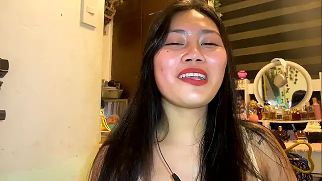 Snapshot of GlindaDejardin chatting on April 15, 2026, 5:17 pm GlindaDejardin online show from April 15, 2026, 5:17 pm