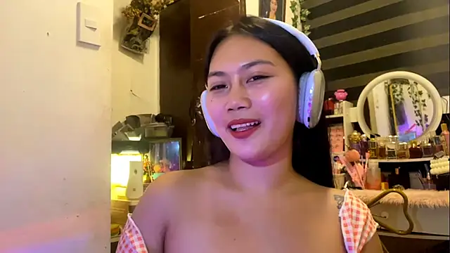 Snapshot of GlindaDejardin chatting on April 23, 2026, 5:36 pm GlindaDejardin online show from April 23, 2026, 5:36 pm