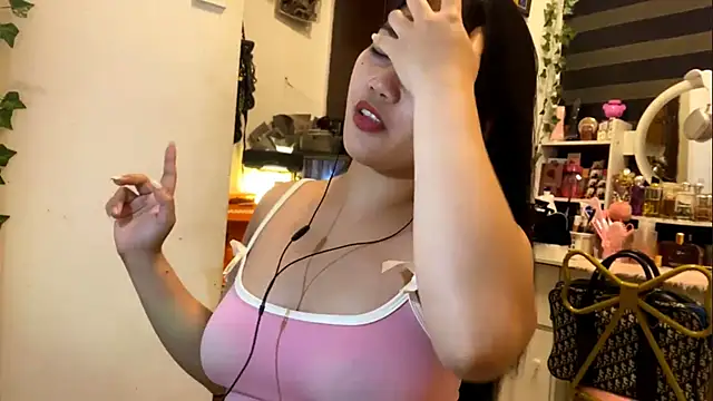Snapshot of GlindaDejardin chatting on April 15, 2026, 7:58 pm GlindaDejardin online show from April 15, 2026, 7:58 pm