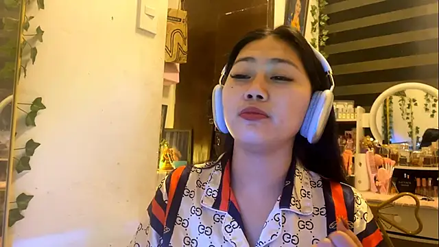 Snapshot of GlindaDejardin chatting on May 17, 2026, 5:24 pm GlindaDejardin online show from May 17, 2026, 5:24 pm