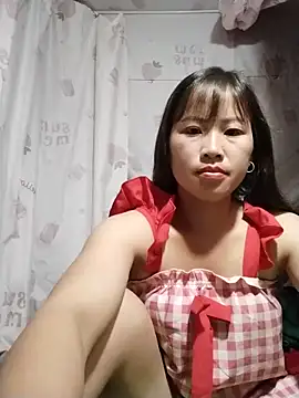 Snapshot of Yo-must chatting on June 10, 2026, 8:21 pm Yo-must online show from June 10, 2026, 8:21 pm