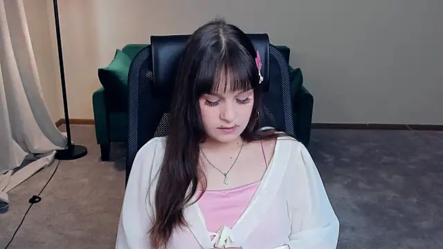 Snapshot of TeressaVeiga chatting on April 8, 2026, 8:27 am TeressaVeiga online show from April 8, 2026, 8:27 am