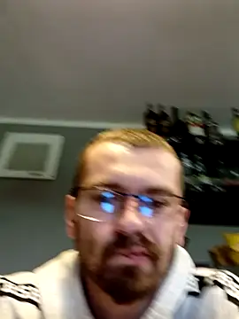 jozsi1995 online show from April 4, 2026, 2:23 pm