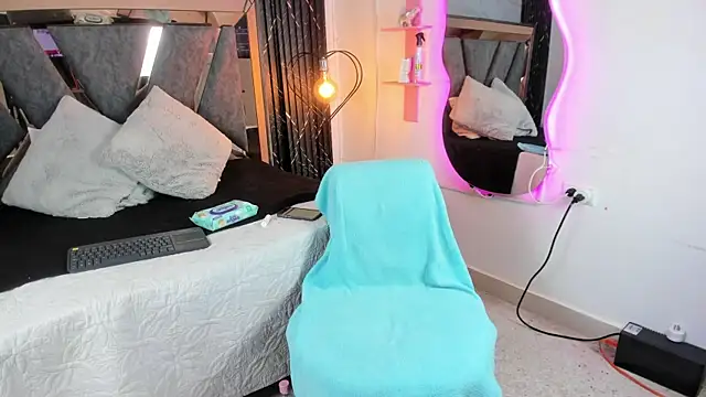 Snapshot of Miia_Deluxe chatting on May 16, 2026, 2:10 am Miia Deluxe online show from May 16, 2026, 2:10 am