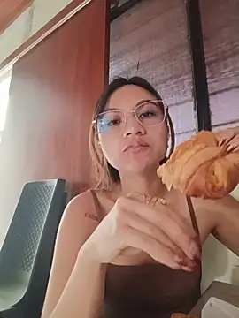 Leticia Hinkley  online show from May 13, 2026, 12:56 pm