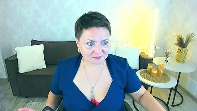 AnnaCorlane online show from May 10, 2026, 3:32 am