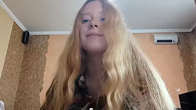 Snapshot of KateVibe_01 chatting on June 9, 2026, 4:35 am KateVibe 01 online show from June 9, 2026, 4:35 am