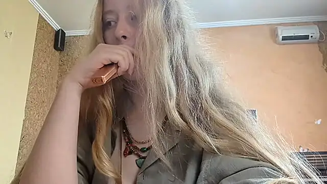 Snapshot of KateVibe_01 chatting on June 17, 2026, 4:34 am KateVibe 01 online show from June 17, 2026, 4:34 am