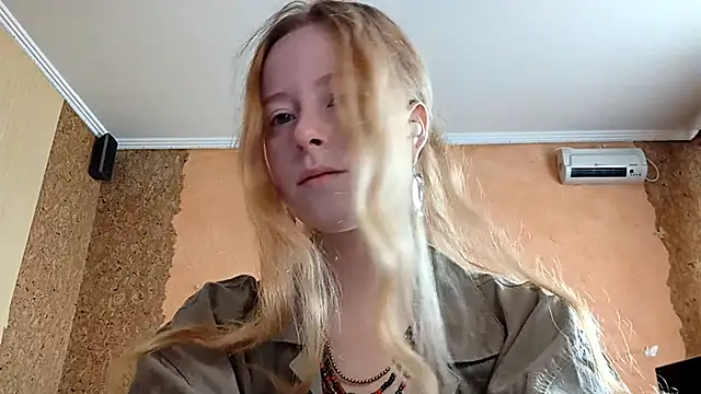 Snapshot of KateVibe_01 chatting on June 4, 2026, 10:03 pm KateVibe 01 online show from June 4, 2026, 10:03 pm
