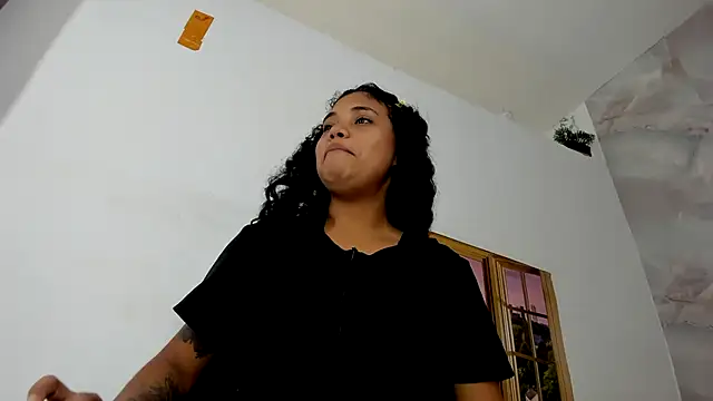 EllyBloom online show from July 5, 2026, 1:51 pm