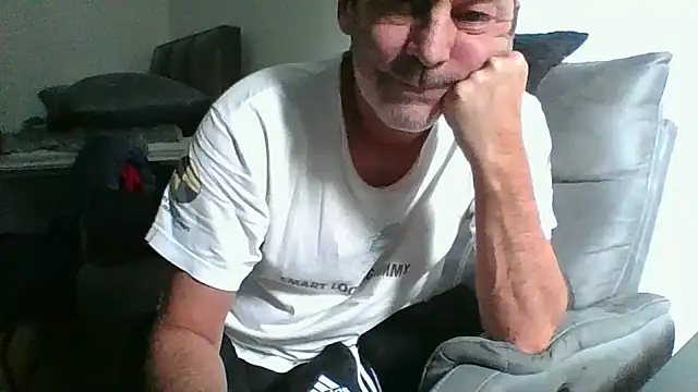 Snapshot of CanCumALot chatting on May 31, 2026, 12:44 pm CanCumALot online show from May 31, 2026, 12:44 pm
