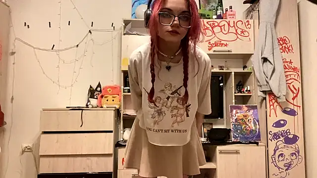 Snapshot of RedHeadCat chatting on April 4, 2026, 11:22 pm RedHeadCat online show from April 4, 2026, 11:22 pm