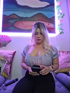 ItsAuroraBorealis online show from May 26, 2026, 12:42 am