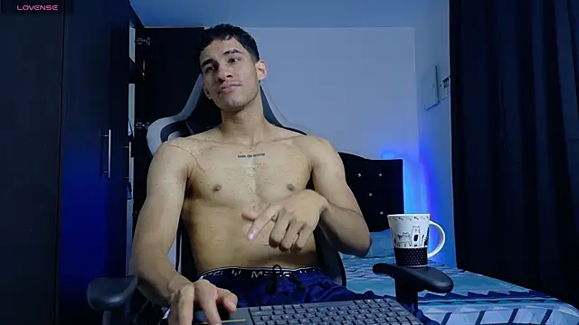 Snapshot of JakeMonroe chatting on June 17, 2026, 2:49 pm JakeMonroe online show from June 17, 2026, 2:49 pm