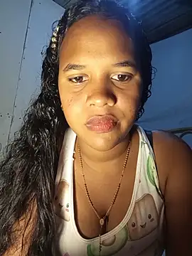 Snapshot of michelle_castillo chatting on April 28, 2026, 2:27 am michelle castillo online show from April 28, 2026, 2:27 am