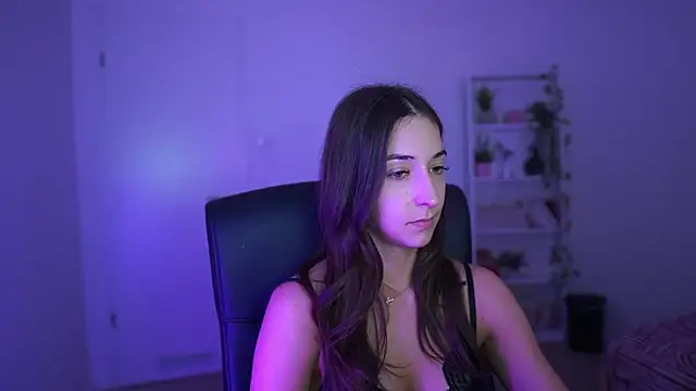 Snapshot of Crystalbrunette18 chatting on April 9, 2026, 6:25 pm Crystalbrunette18 online show from April 9, 2026, 6:25 pm