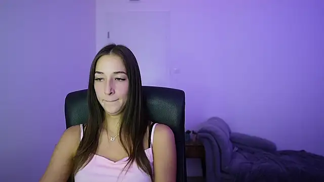 Snapshot of Crystalbrunette18 chatting on July 4, 2026, 1:04 pm Crystalbrunette18 online show from July 4, 2026, 1:04 pm