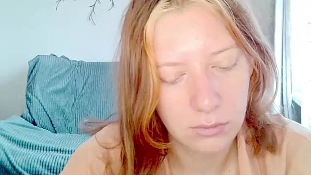 Snapshot of earn_my_lily chatting on April 27, 2026, 6:11 am earn my lily online show from April 27, 2026, 6:11 am