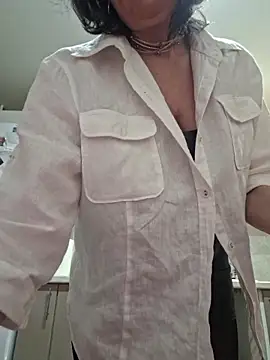 Snapshot of LaliaMia chatting on February 2, 2026, 2:32 am LaliaMia online show from February 2, 2026, 2:32 am