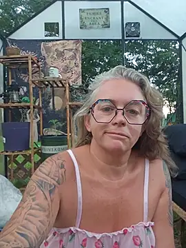 Blondejenn online show from July 8, 2026, 11:33 am