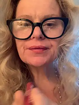 Snapshot of Love_Lee_xo chatting on July 20, 2026, 11:01 am Love Lee xo online show from July 20, 2026, 11:01 am