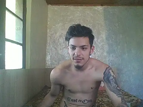 robertmrn112 online show from May 27, 2026, 11:28 am