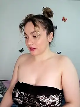 honey hornie online show from April 30, 2026, 7:32 pm