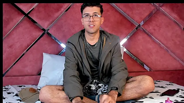 RodrigoColby2 online show from June 1, 2026, 3:29 am