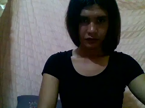 Snapshot of luna_veille chatting on April 22, 2026, 10:22 am luna veille online show from April 22, 2026, 10:22 am