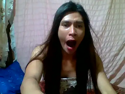 Snapshot of luna_veille chatting on June 4, 2026, 6:18 am luna veille online show from June 4, 2026, 6:18 am