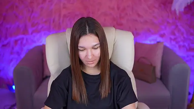 Snapshot of ViolettStar_ chatting on April 6, 2026, 7:31 am ViolettStar online show from April 6, 2026, 7:31 am