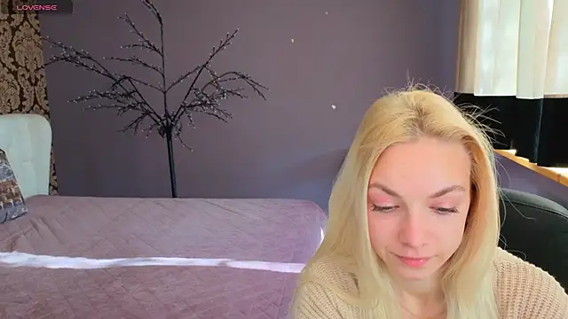 Snapshot of SonnySofia chatting on May 4, 2026, 5:44 am SonnySofia online show from May 4, 2026, 5:44 am
