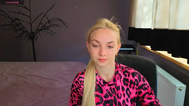 Snapshot of SonnySofia chatting on May 5, 2026, 5:54 am SonnySofia online show from May 5, 2026, 5:54 am