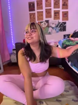 Snapshot of ZoeyDoll_ chatting on April 10, 2026, 12:45 pm ZoeyDoll online show from April 10, 2026, 12:45 pm