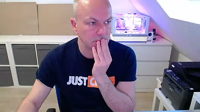 Snapshot of ChatMax30xxx chatting on April 7, 2026, 7:21 am ChatMax30xxx online show from April 7, 2026, 7:21 am